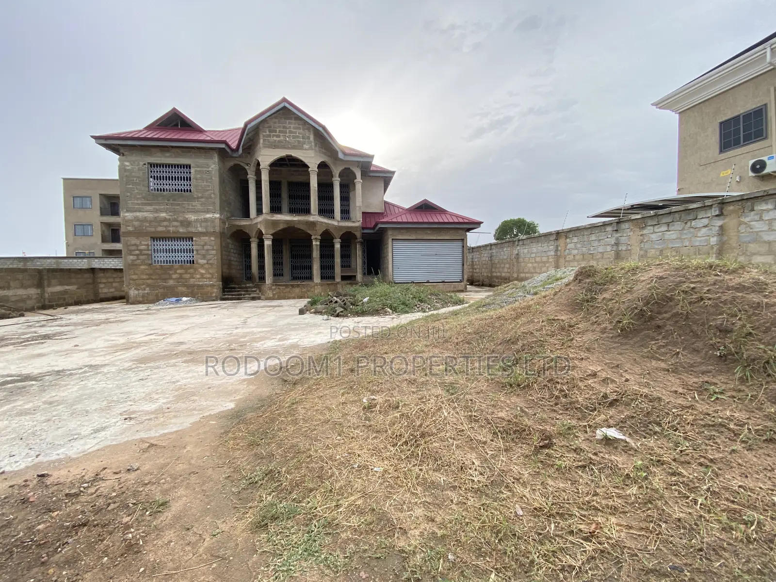 7 Bedrooms House Uncompleted for Sale