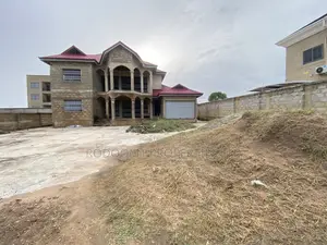 7 Bedrooms House Uncompleted for Sale