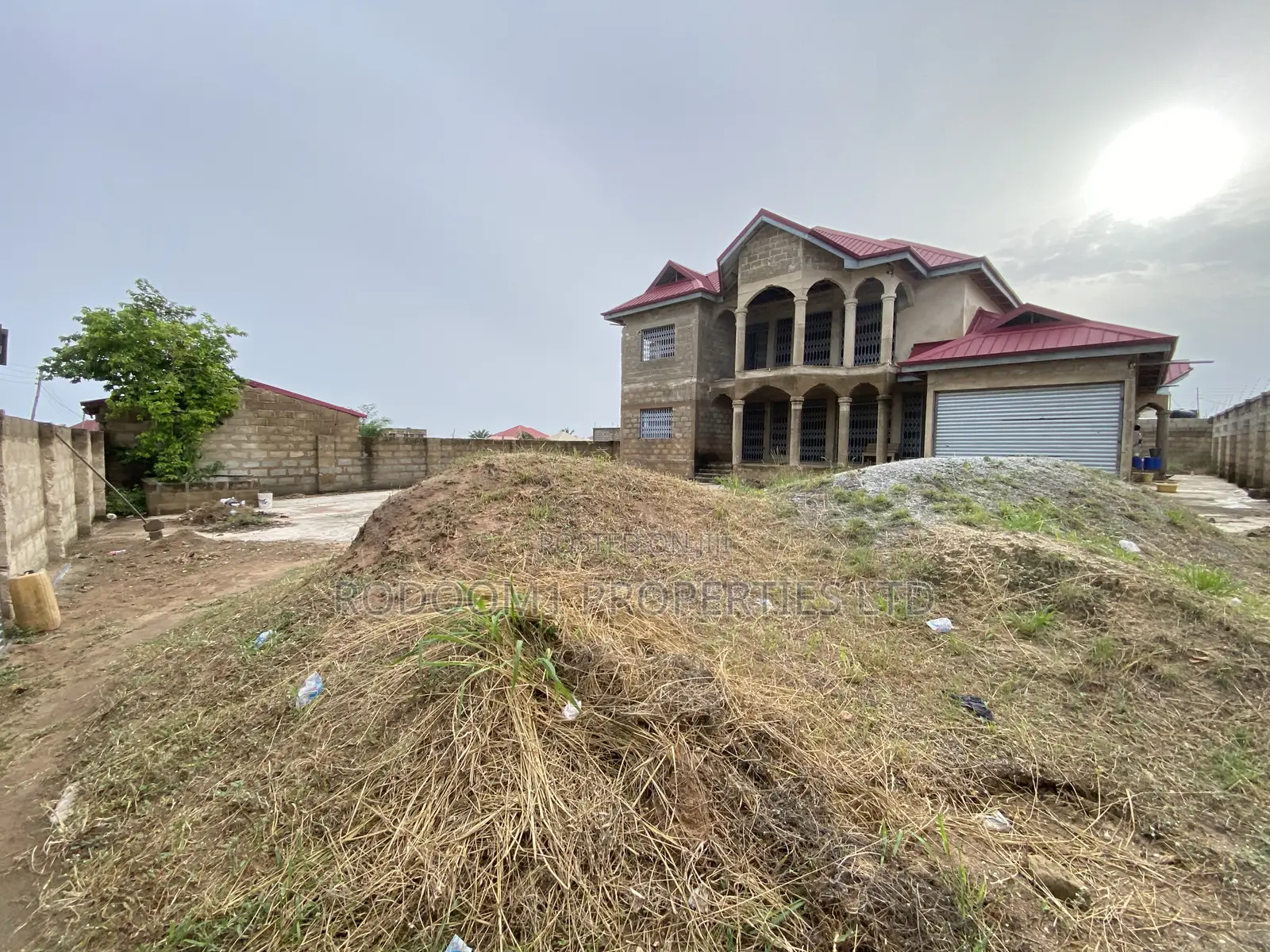 7 Bedrooms House Uncompleted for Sale