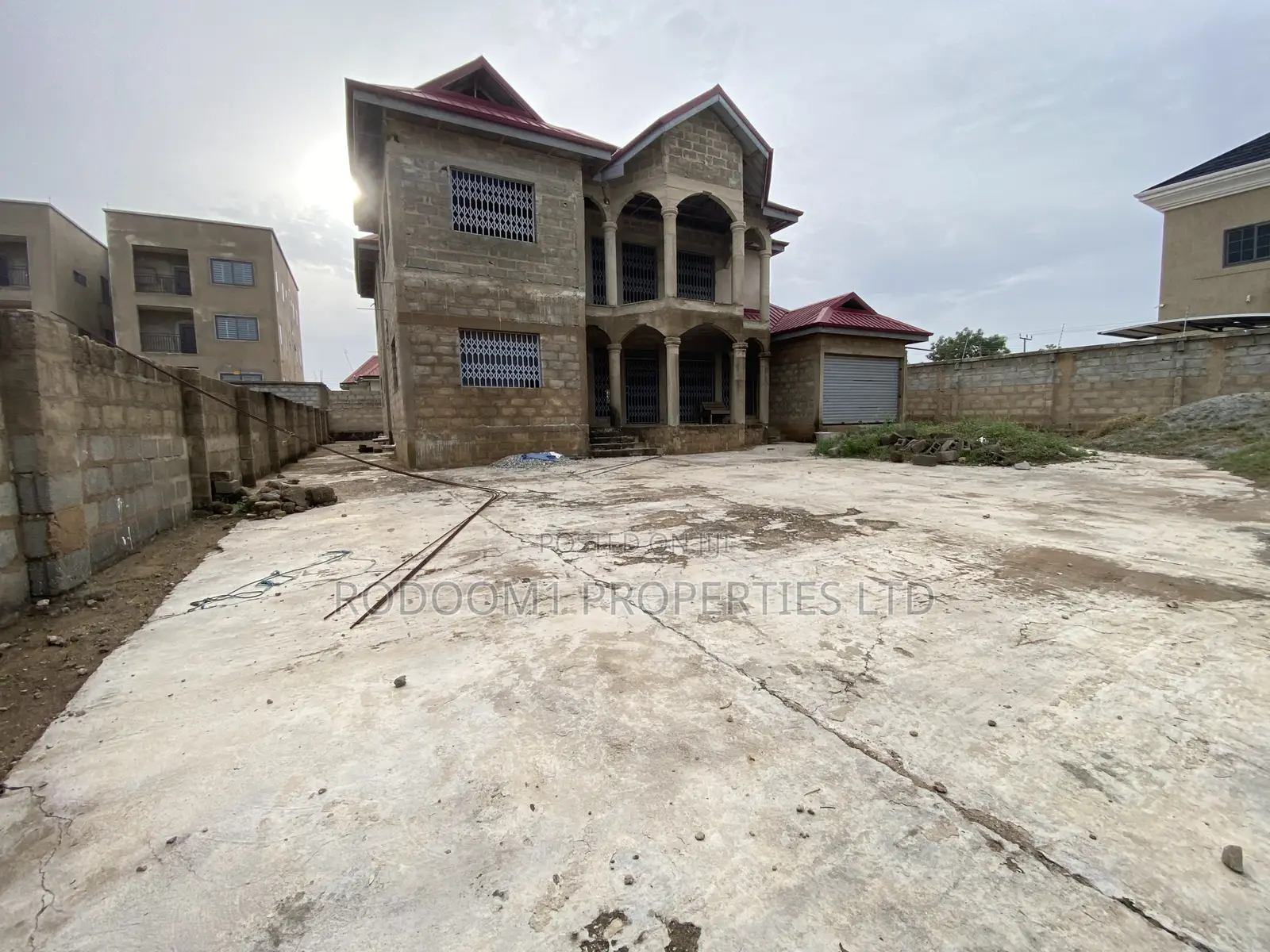 7 Bedrooms House Uncompleted for Sale