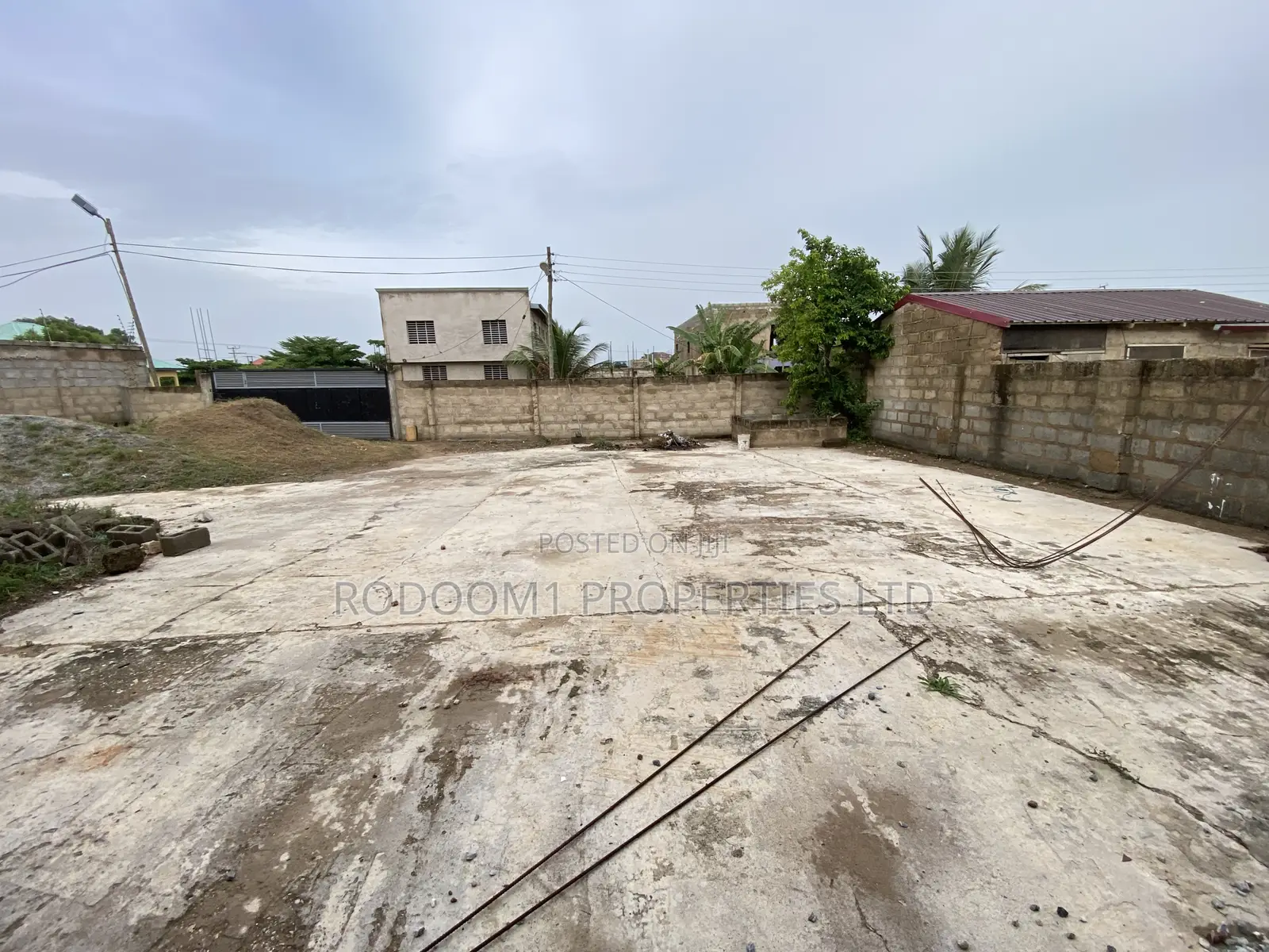 7 Bedrooms House Uncompleted for Sale