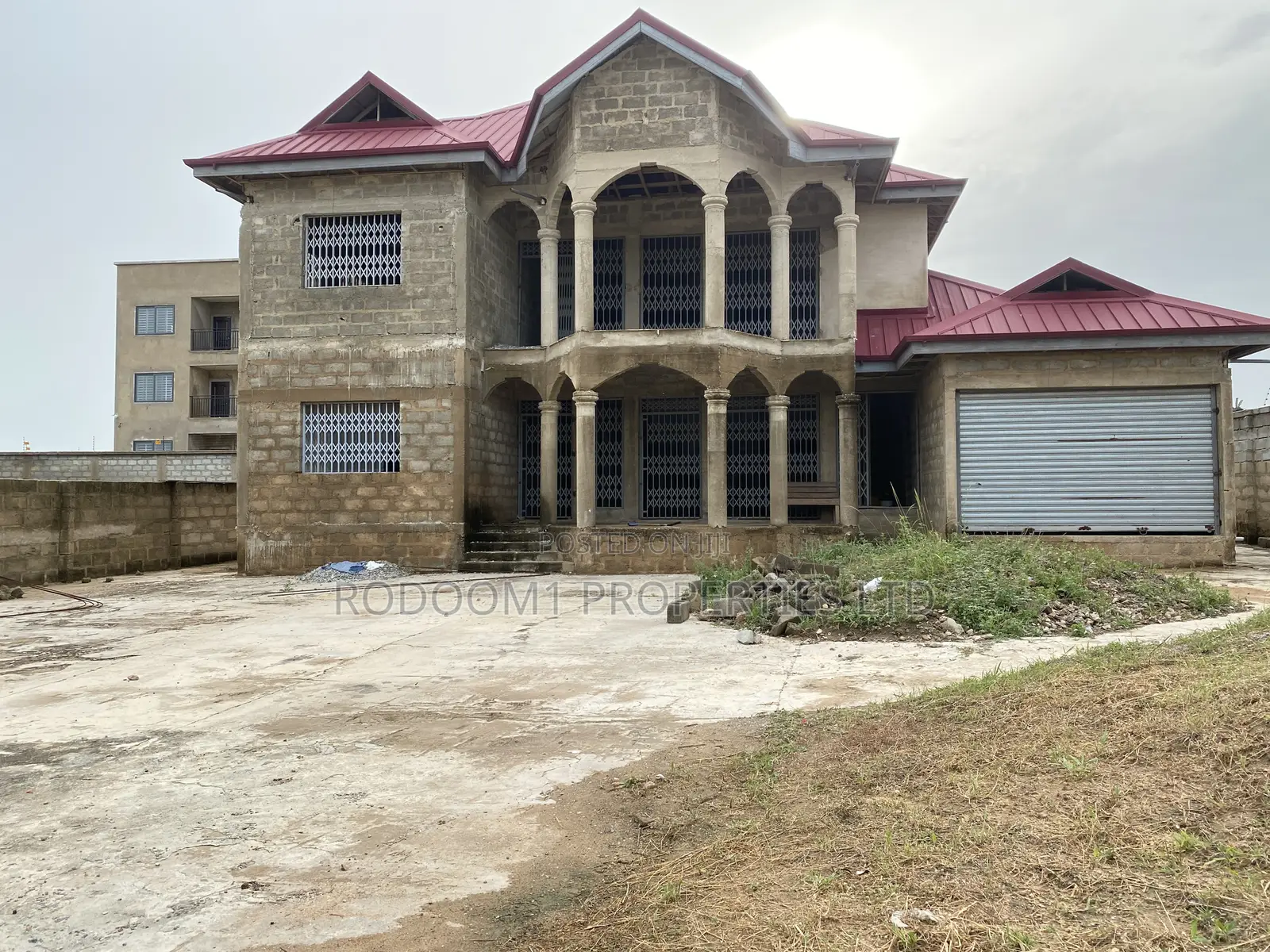 7 Bedrooms House Uncompleted for Sale