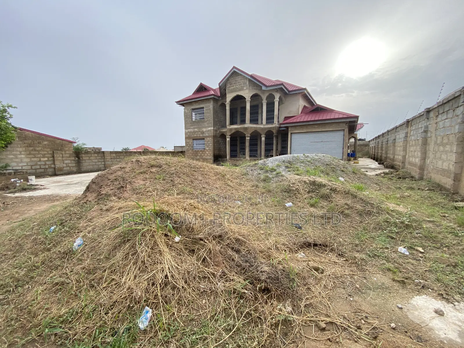 7 Bedrooms House Uncompleted for Sale