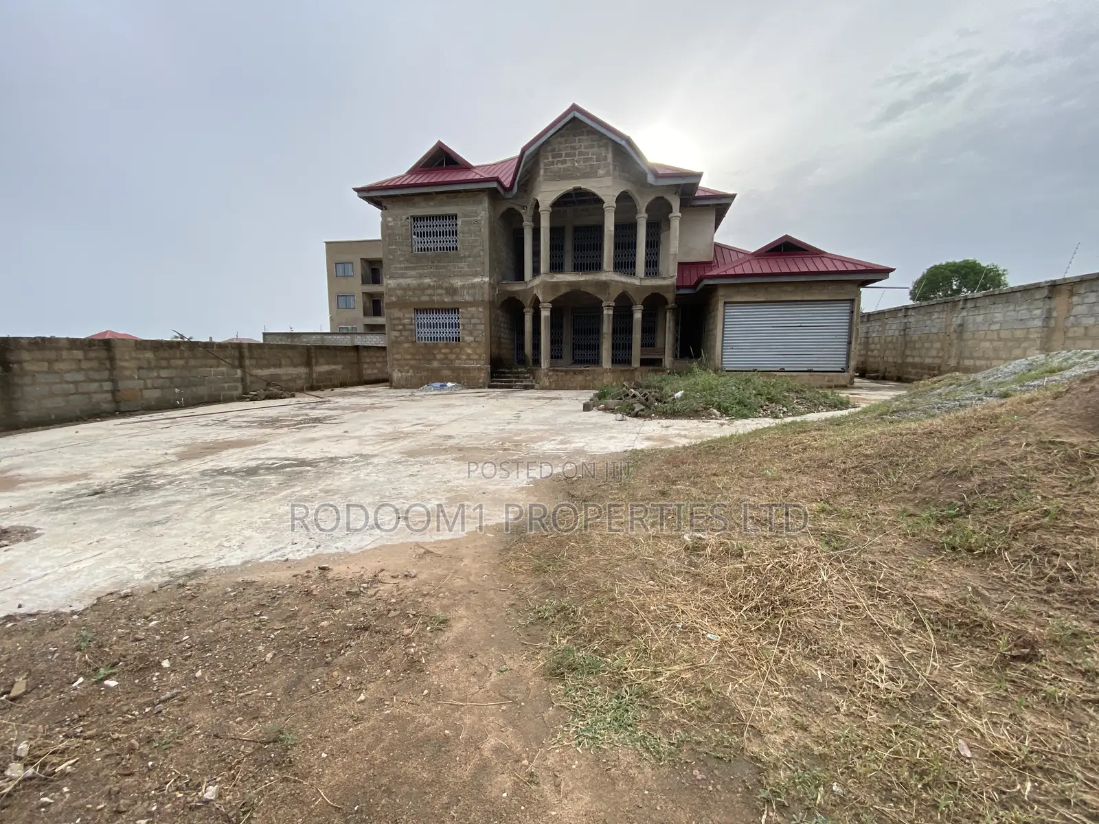 7 Bedrooms House Uncompleted for Sale
