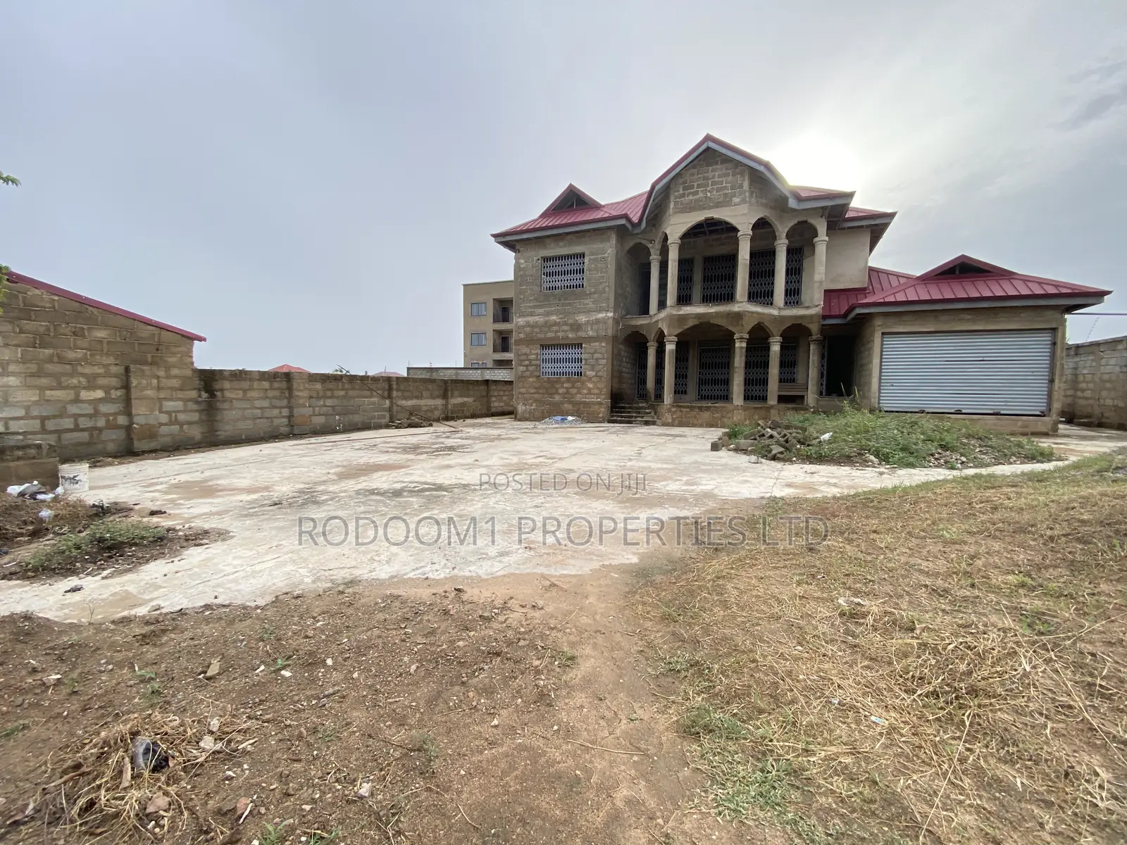 7 Bedrooms House Uncompleted for Sale