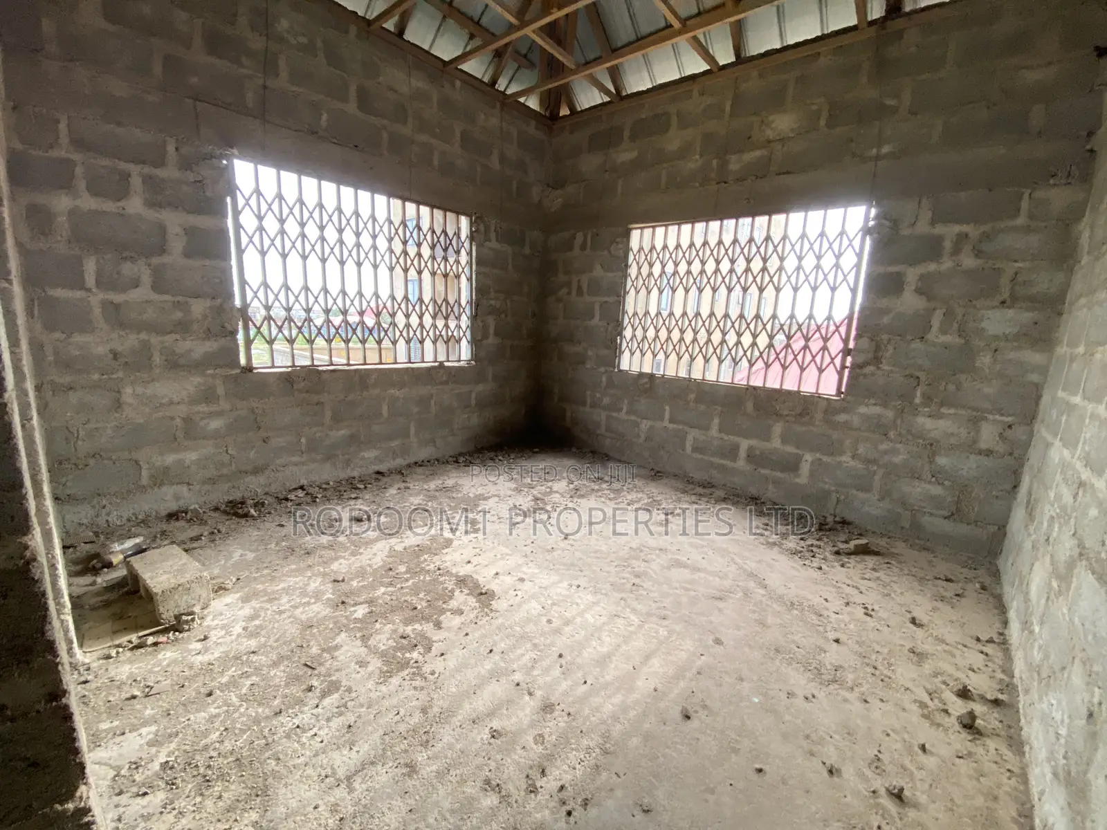 7 Bedrooms House Uncompleted for Sale