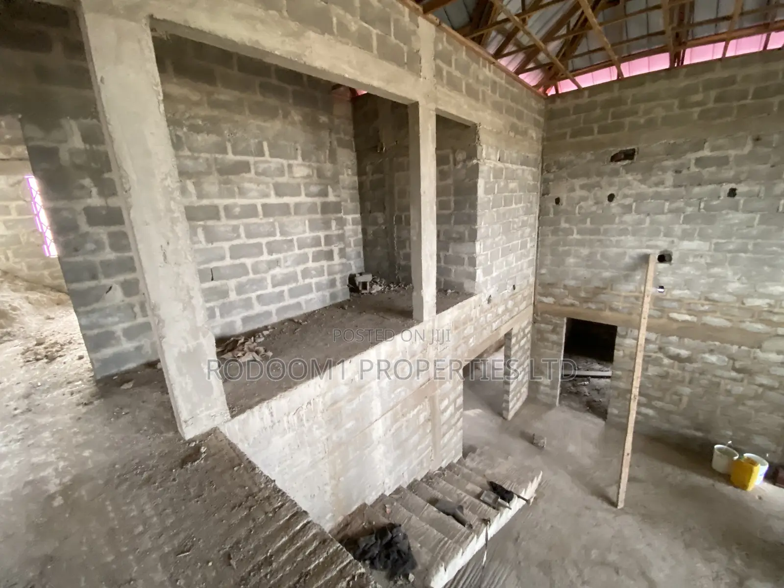 7 Bedrooms House Uncompleted for Sale