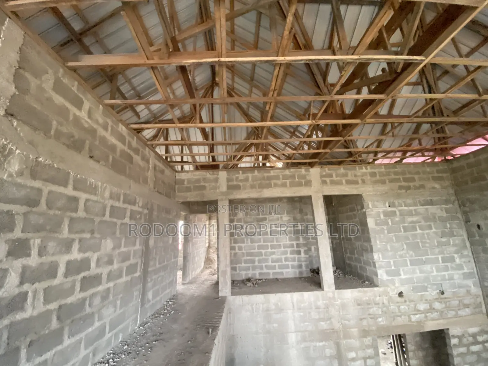 7 Bedrooms House Uncompleted for Sale