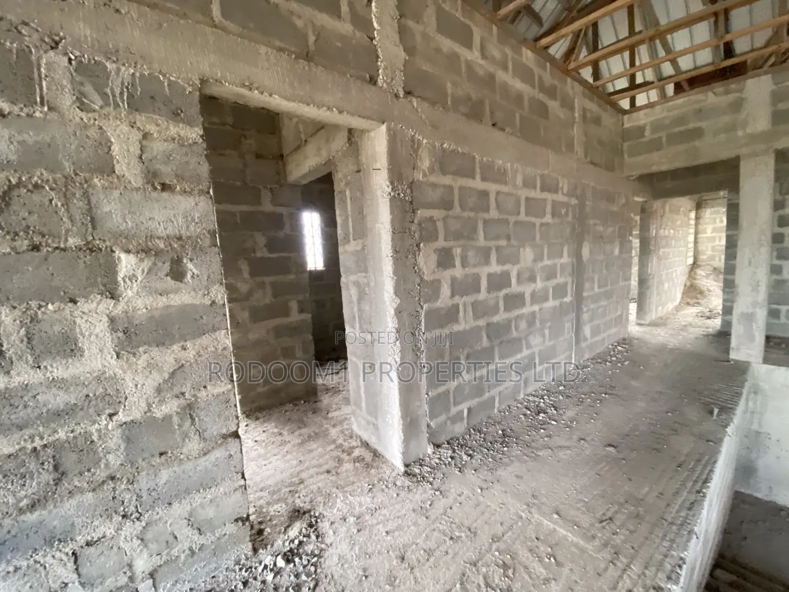 7 Bedrooms House Uncompleted for Sale