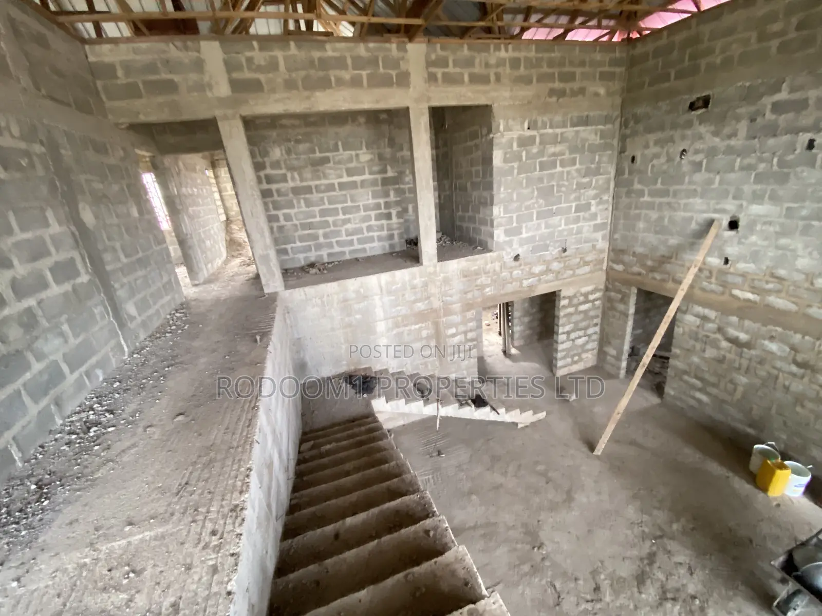 7 Bedrooms House Uncompleted for Sale