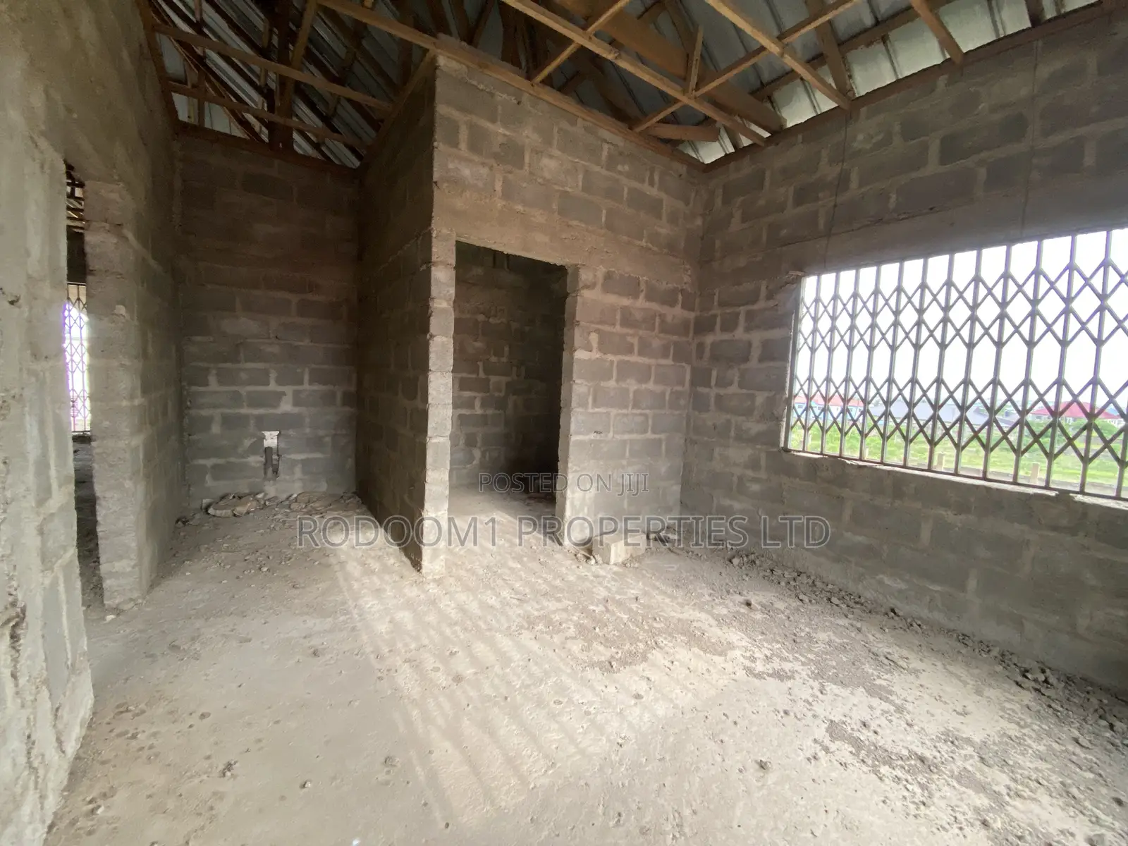 7 Bedrooms House Uncompleted for Sale