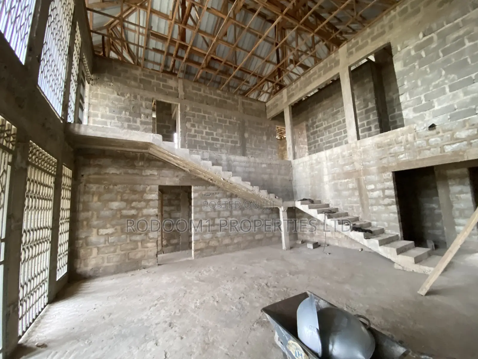 7 Bedrooms House Uncompleted for Sale