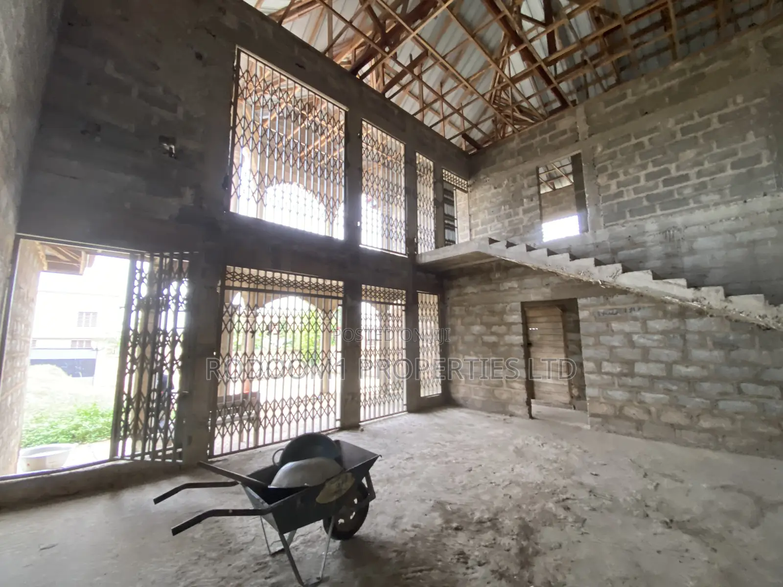 7 Bedrooms House Uncompleted for Sale