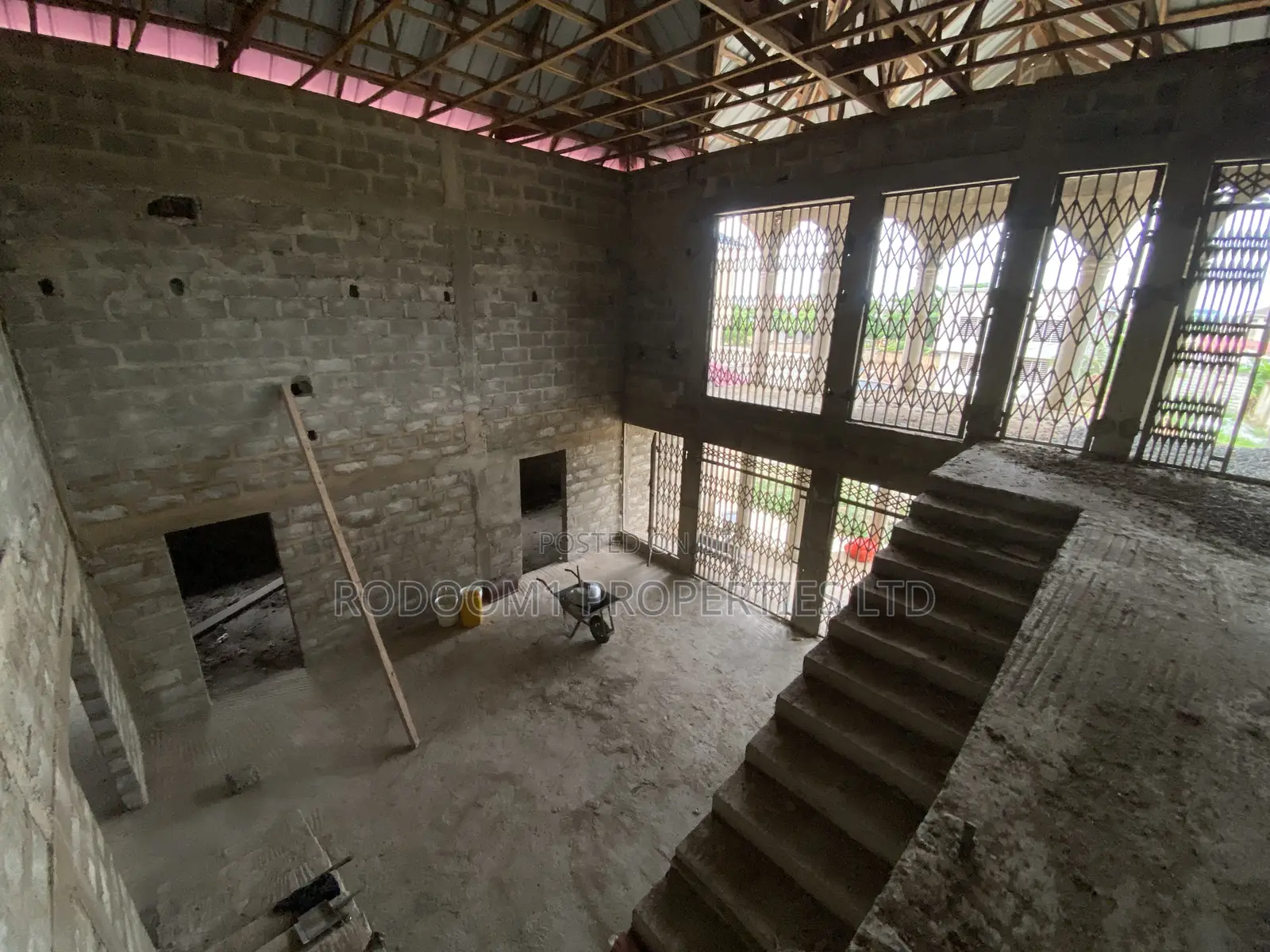 7 Bedrooms House Uncompleted for Sale