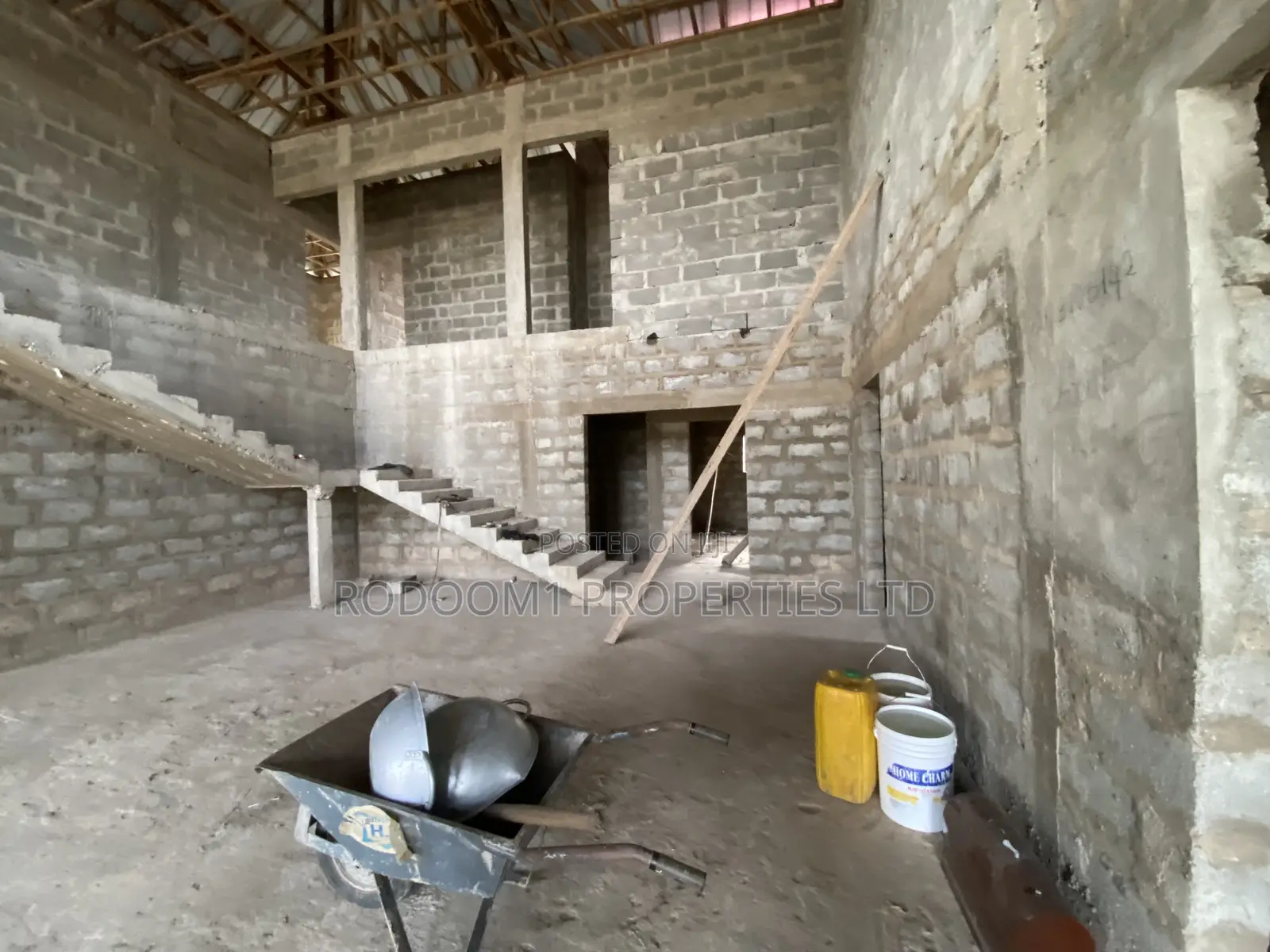 7 Bedrooms House Uncompleted for Sale