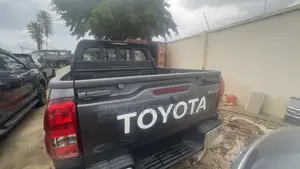 New Toyota Hilux 2023 Gray
