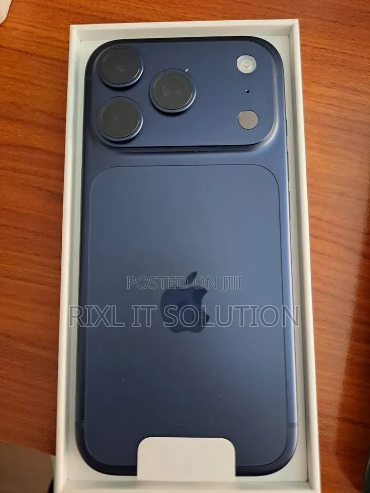 New Apple iPhone 17 Pro Max 256 GB Blue