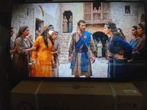 Samsung 43-Inch Smart Tv – Sleek Modern Design