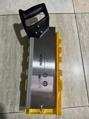 Rolson Tenon Saw and Plastic Mitre Box Set Featuring a 300mm Blade.