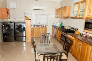 7bdrm Mansion in New Town for sale