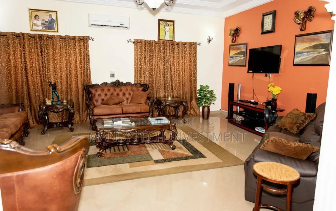 7bdrm Mansion in New Town for sale