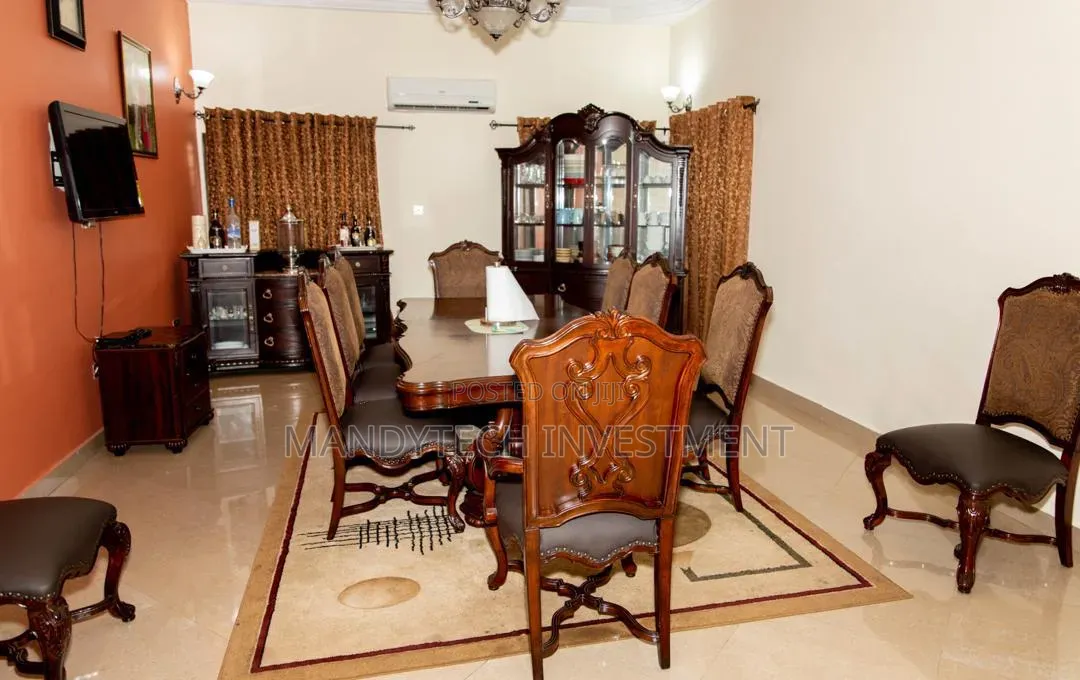 7bdrm Mansion in New Town for sale