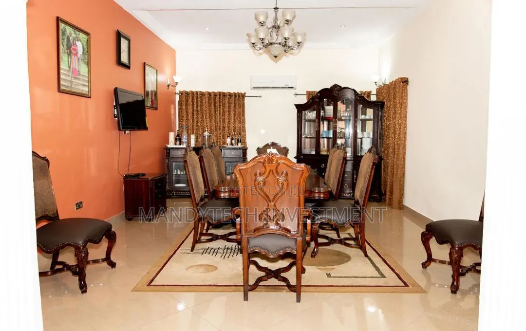 7bdrm Mansion in New Town for sale
