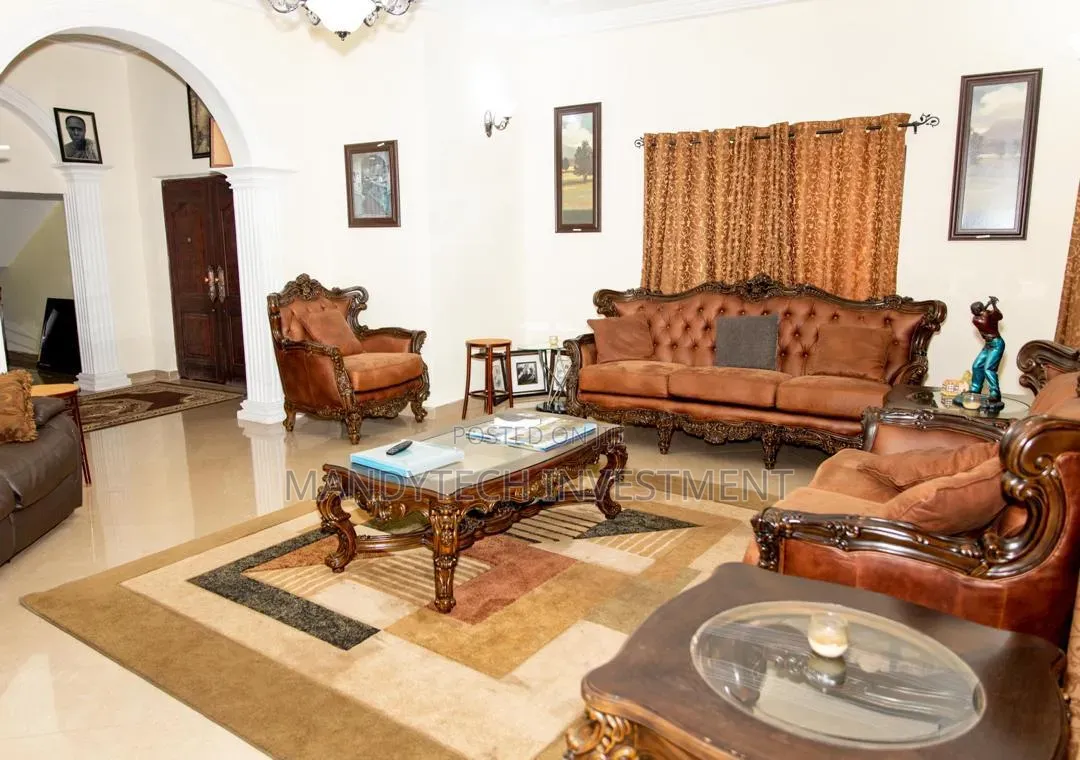 7bdrm Mansion in New Town for sale