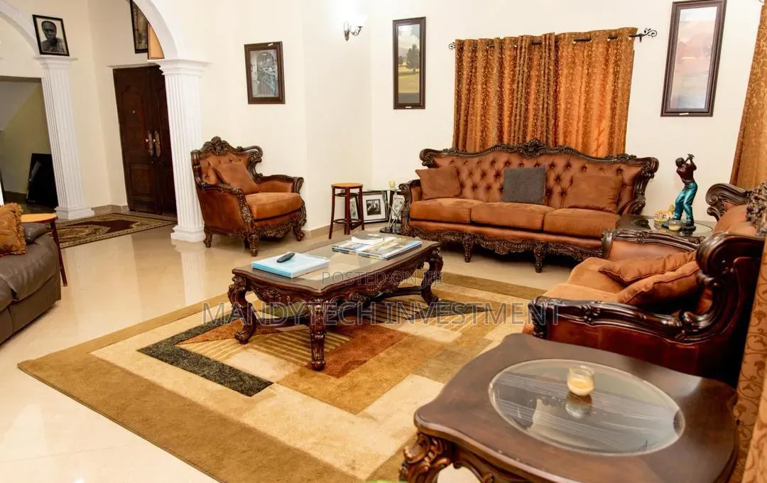 7bdrm Mansion in New Town for sale
