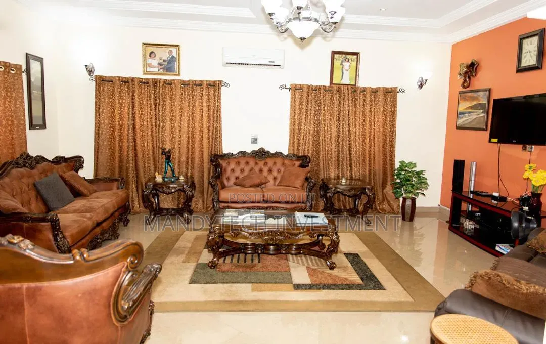 7bdrm Mansion in New Town for sale