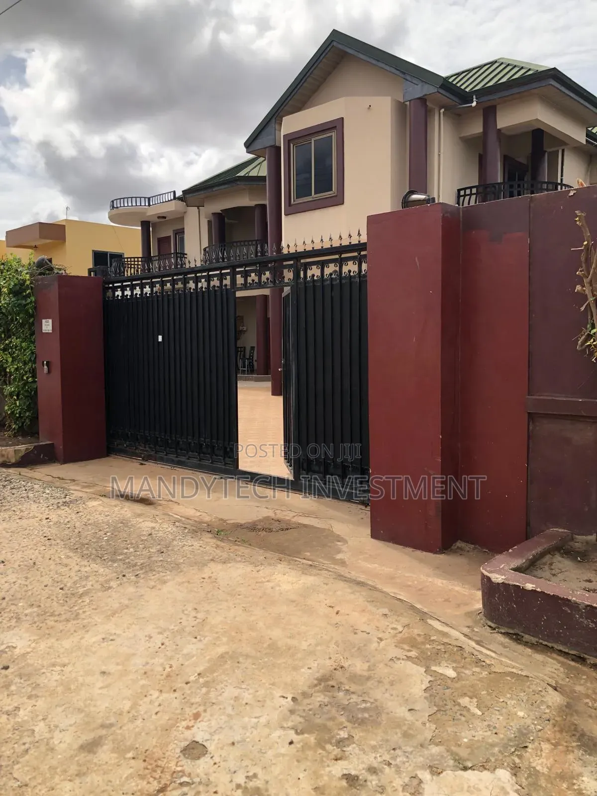 7bdrm Mansion in New Town for sale