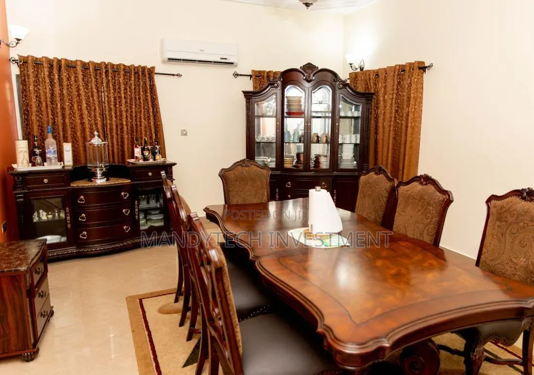 7bdrm Mansion in New Town for sale