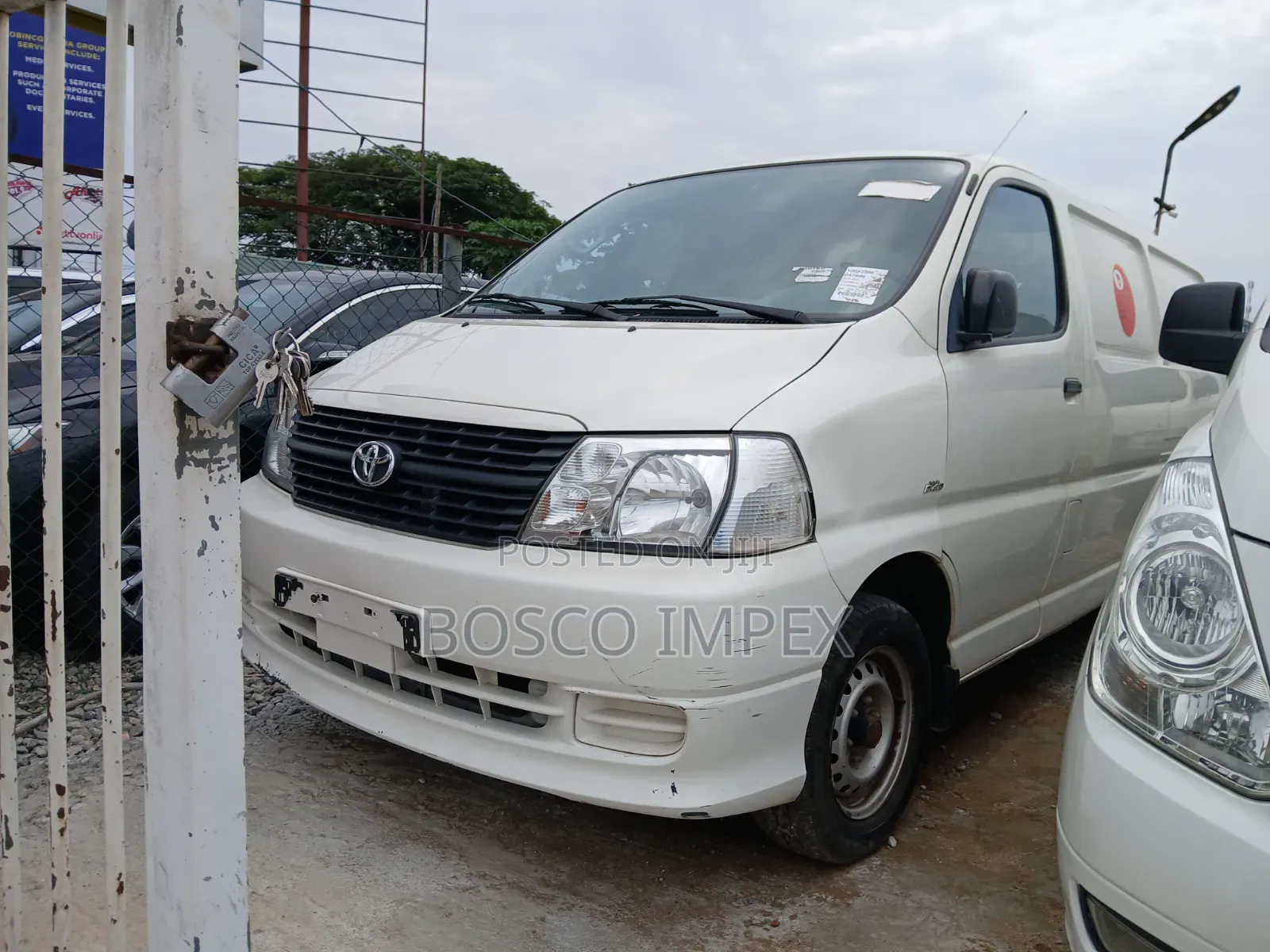 Toyota HiAce 2006 White