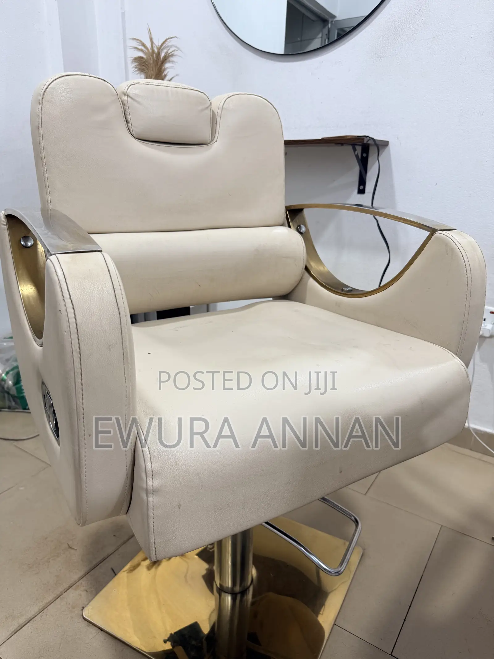 Reclining Salon Chair for Hair, Makeup Lash Techs