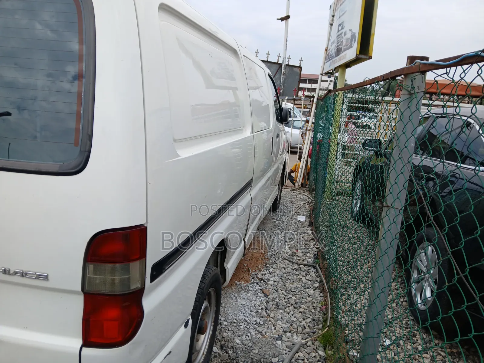 Toyota HiAce 2006 White