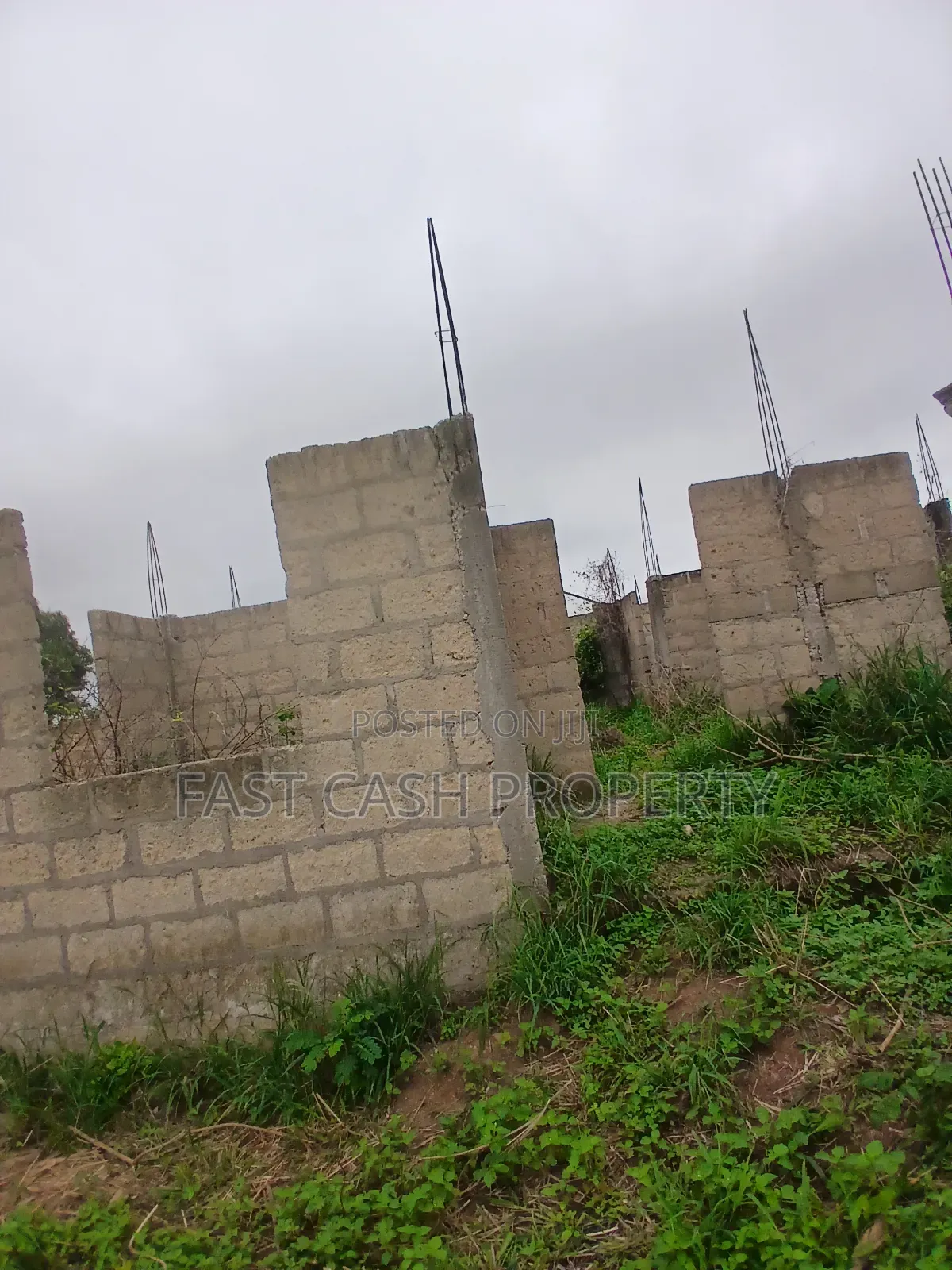2 Flats Uncompleted House for Sale