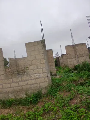 2 Flats Uncompleted House for Sale