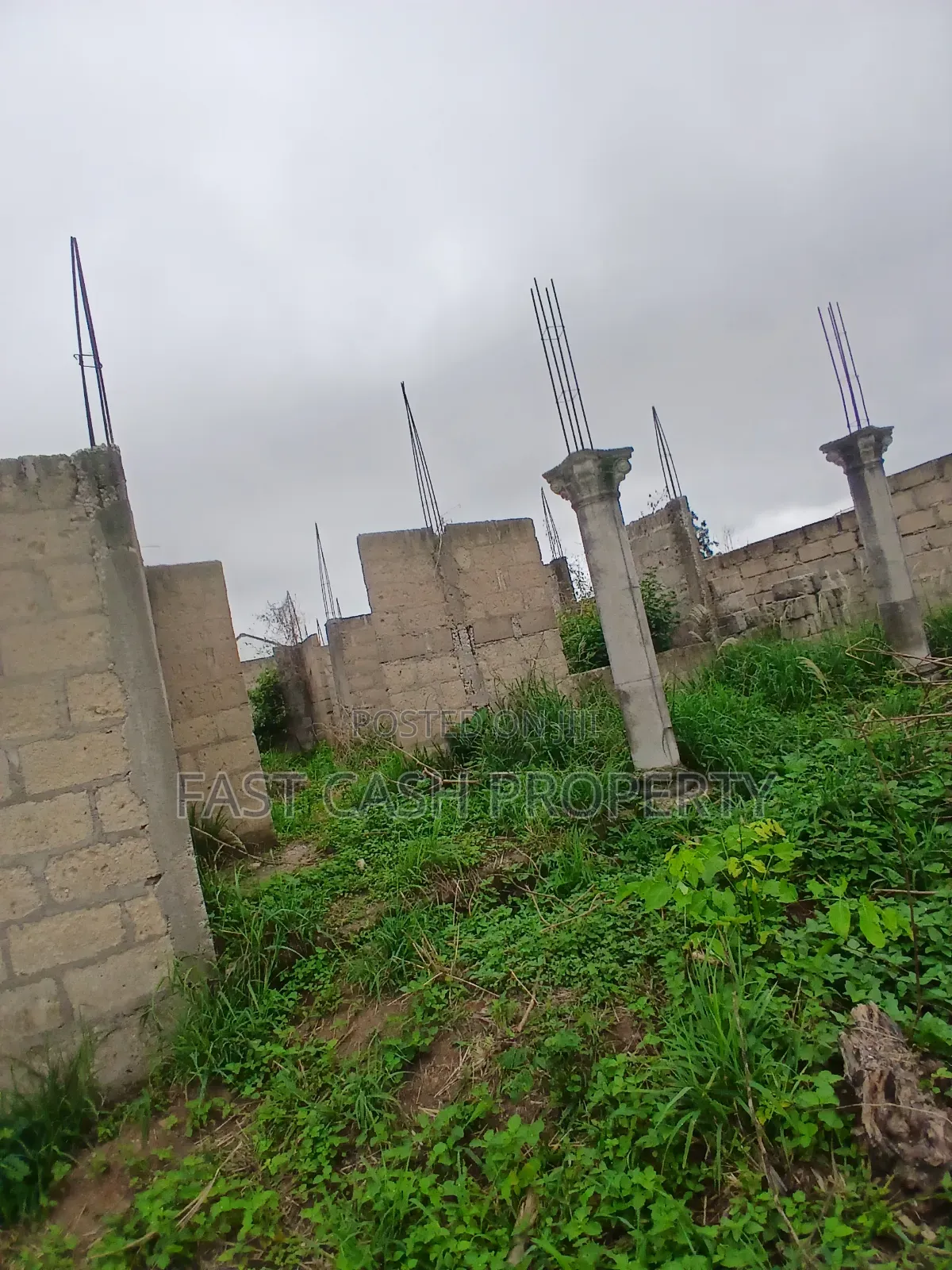 2 Flats Uncompleted House for Sale