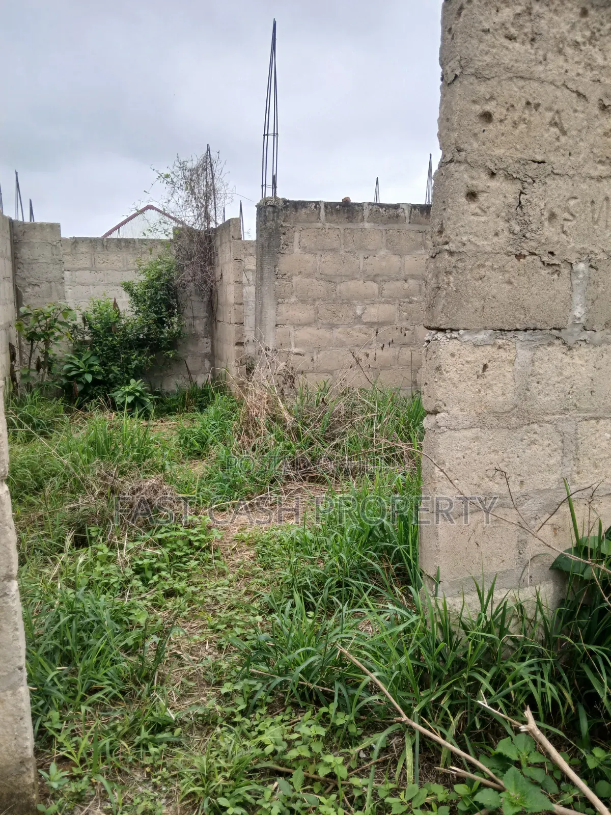 2 Flats Uncompleted House for Sale