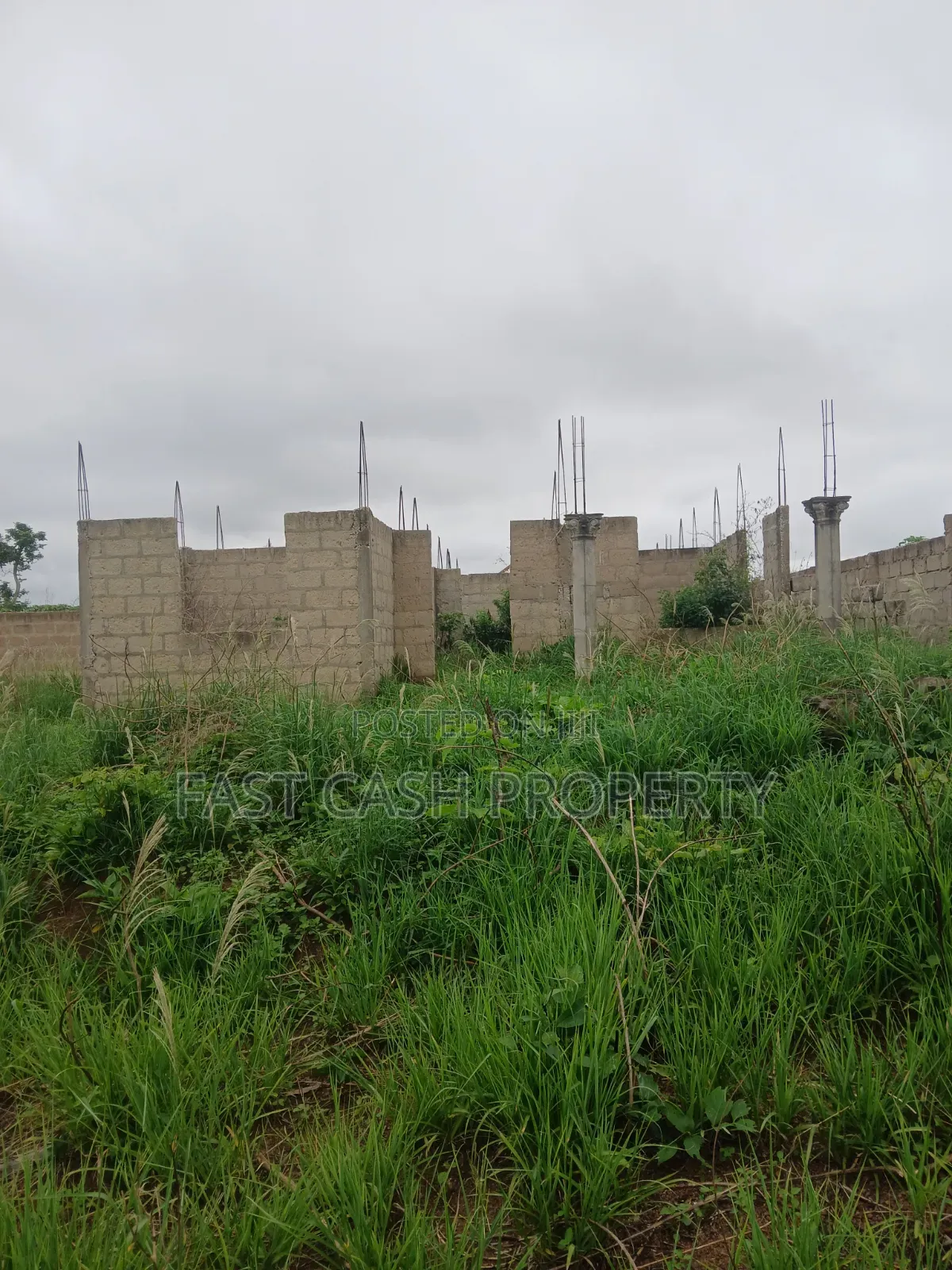 2 Flats Uncompleted House for Sale