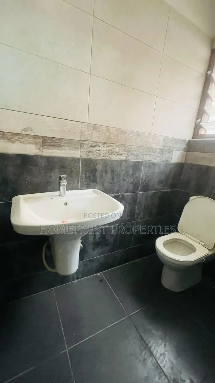 4bdrm House in Kwabenya Acp for rent