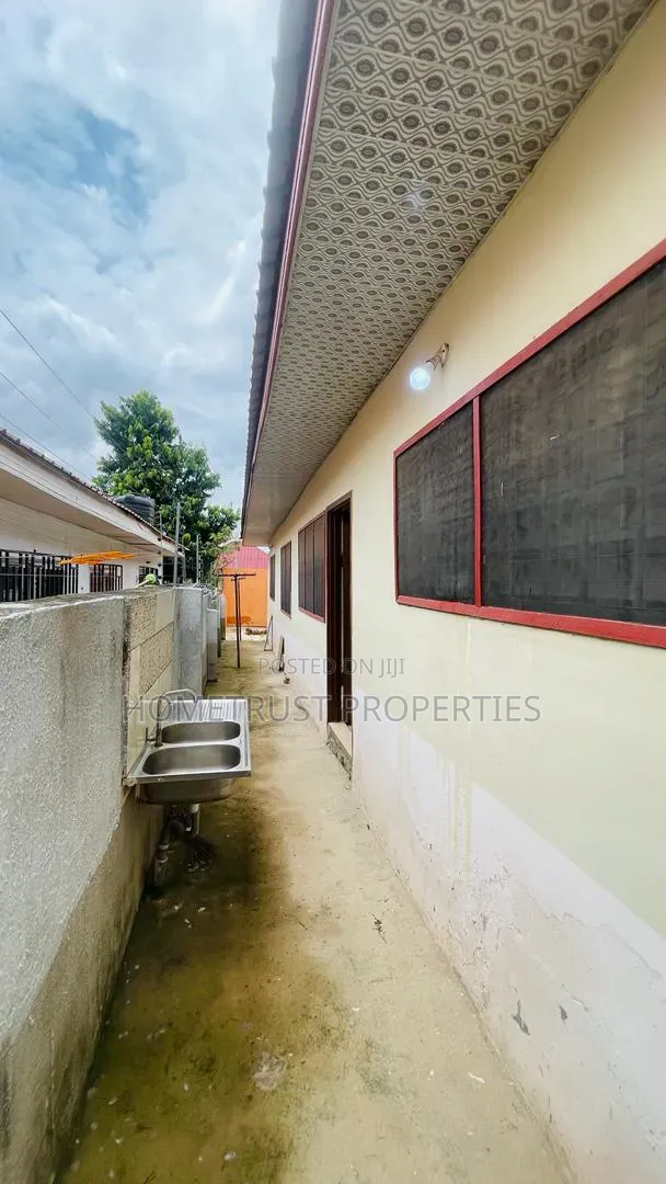 4bdrm House in Kwabenya Acp for rent