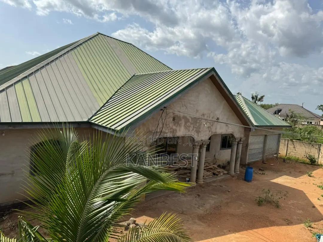 5bdrm House in Amasaman for sale