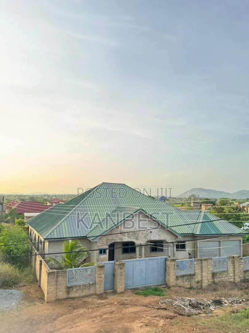 5bdrm House in Amasaman for sale