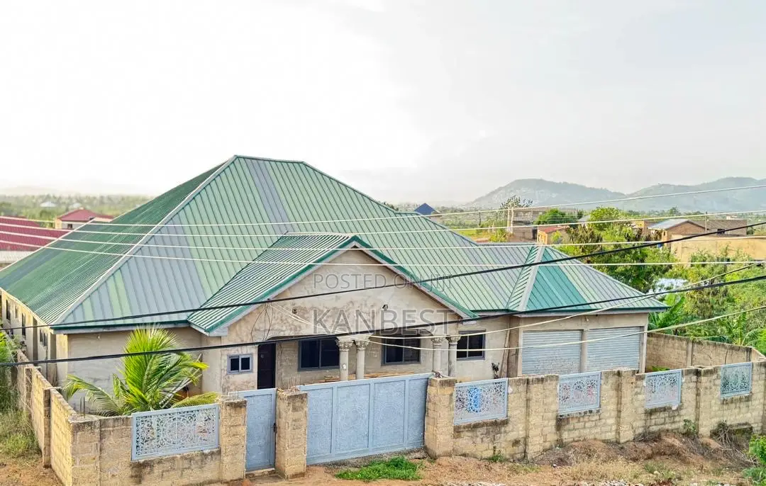 5bdrm House in Amasaman for sale