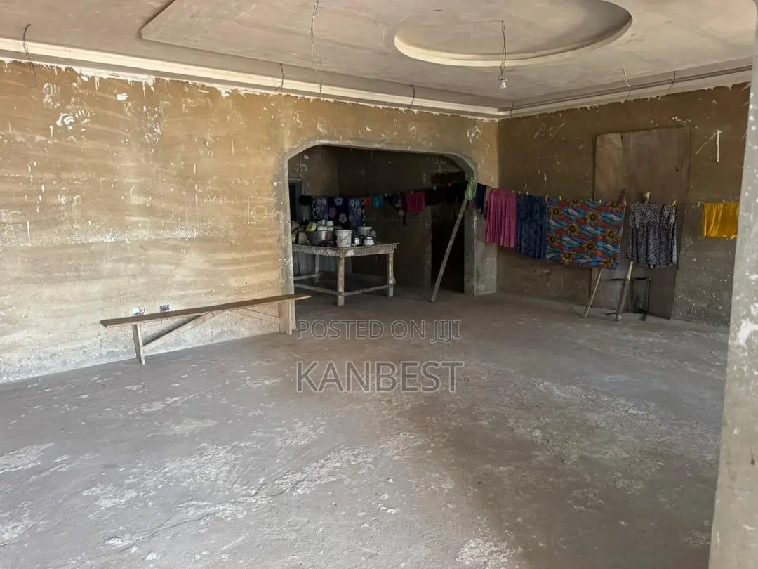 5bdrm House in Amasaman for sale