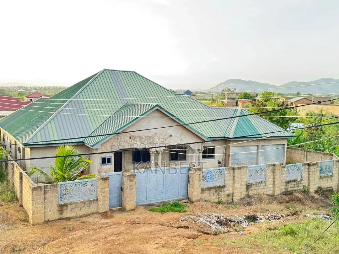5bdrm House in Amasaman for sale