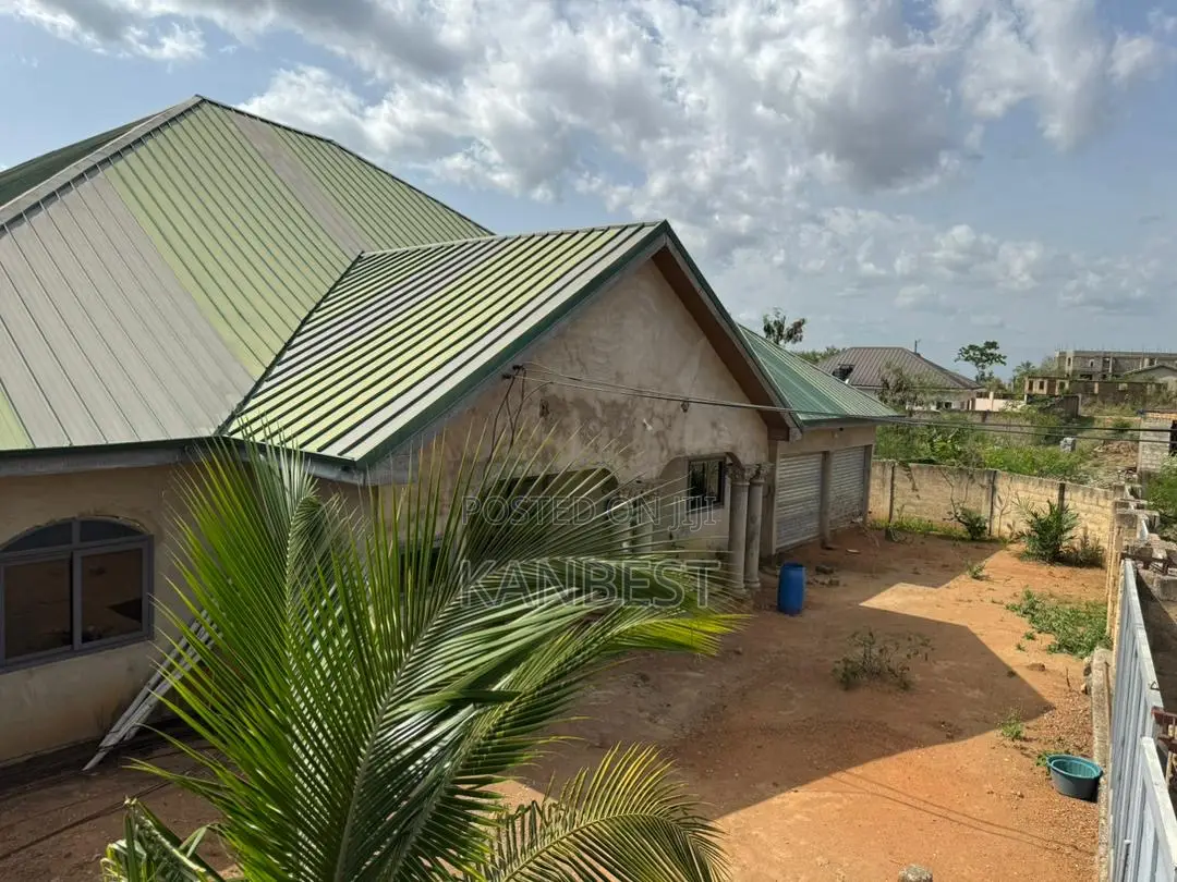 5bdrm House in Amasaman for sale