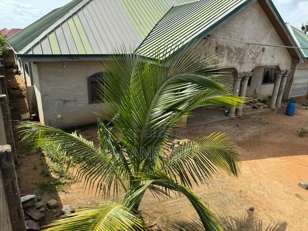 5bdrm House in Amasaman for sale