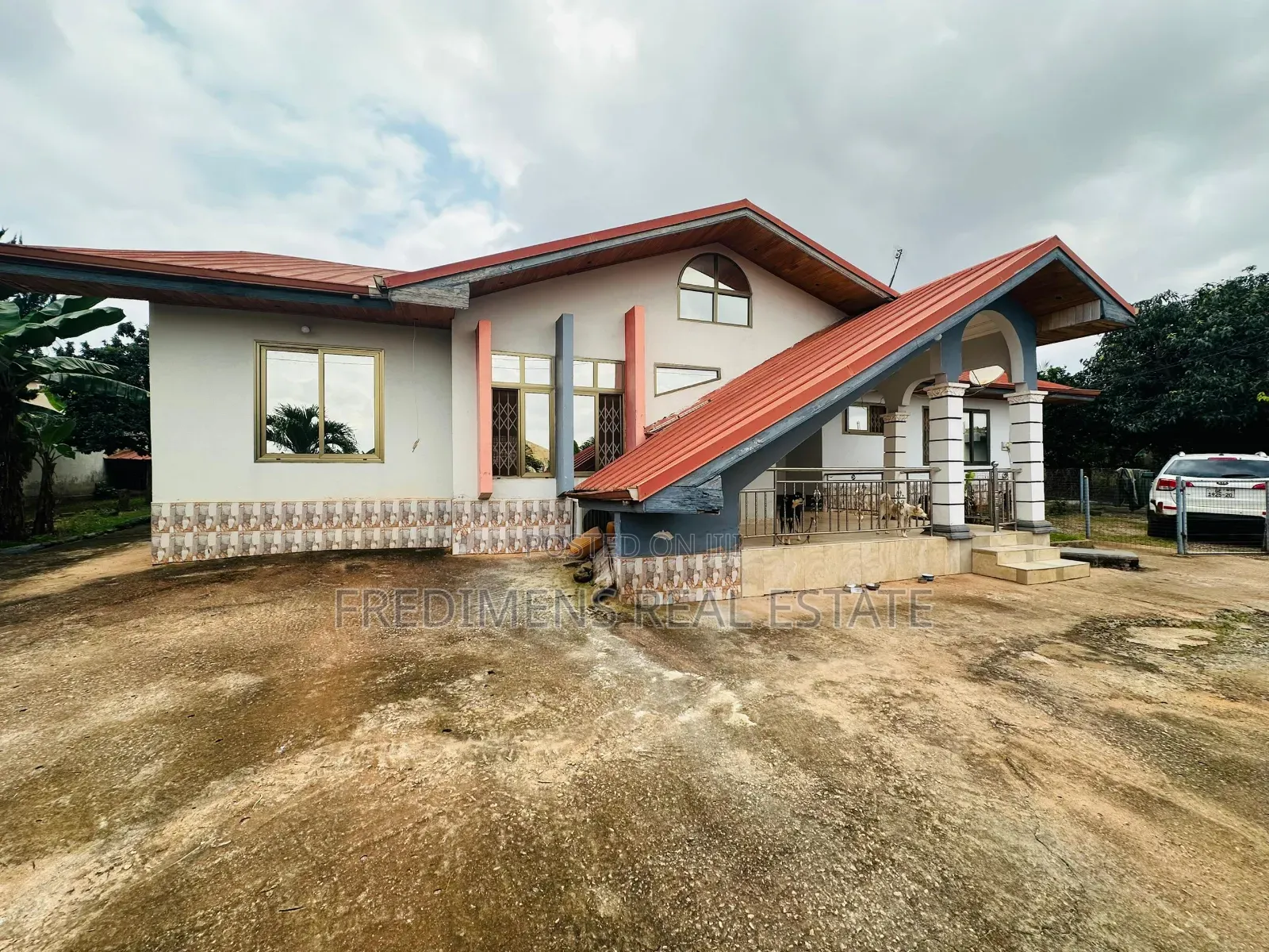 5bdrm House in Fredimens Real, Atwima Kwanwoma for sale